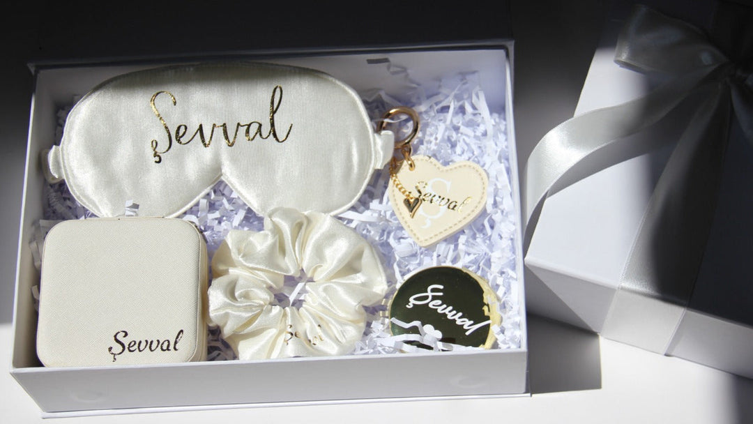 Kişiselleştirilebilir Bridesmaid Mıknatıslı Hediye Kutusu Seti