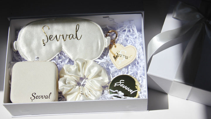 Kişiselleştirilebilir Bridesmaid Mıknatıslı Hediye Kutusu Seti